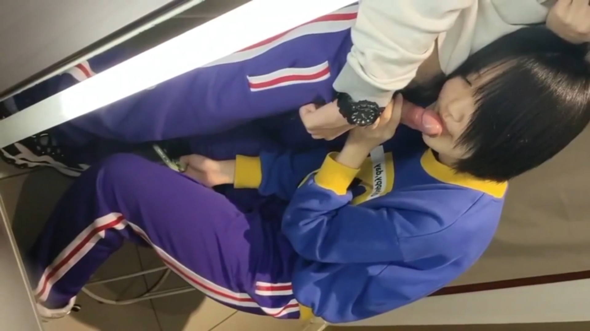 Toilet Umum Jadi Saksi