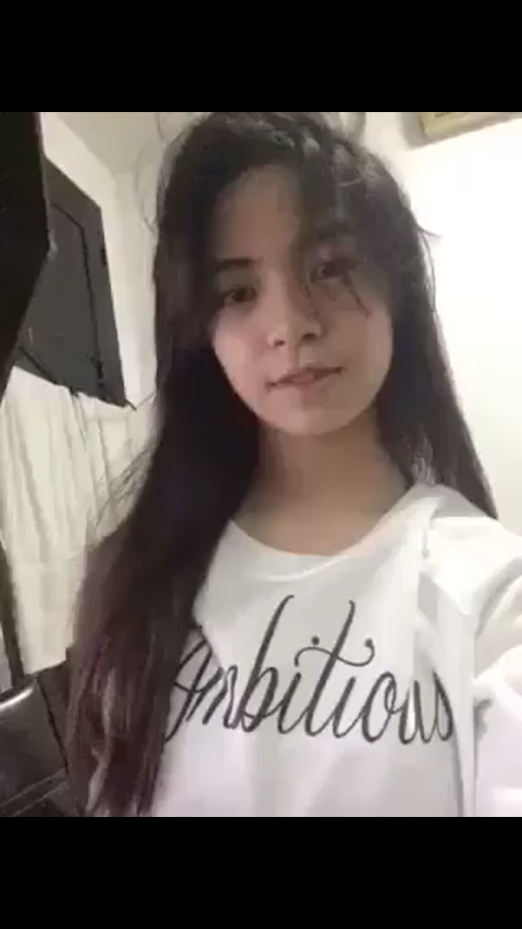 Nila Cantik Pamer Body