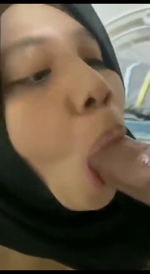 Sepongan Ughtie Hijab