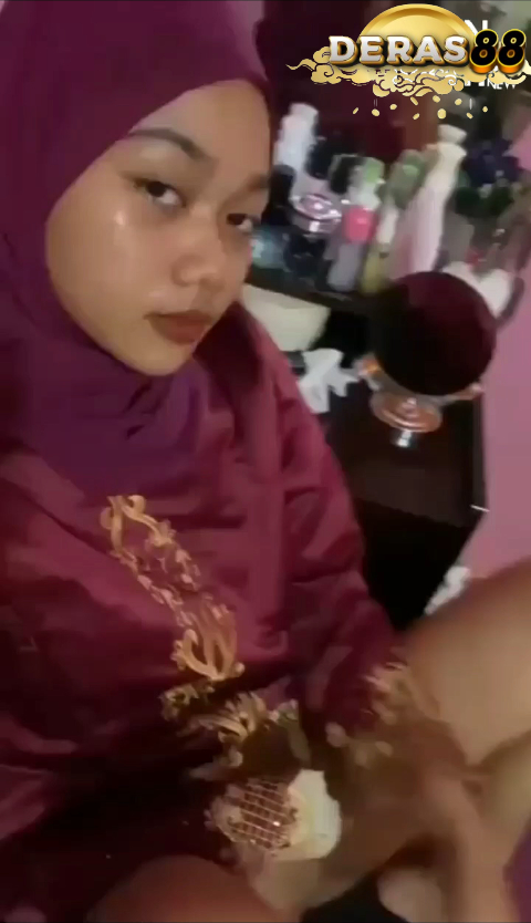 Ughtie Hijab Dildo Ruang Tamu
